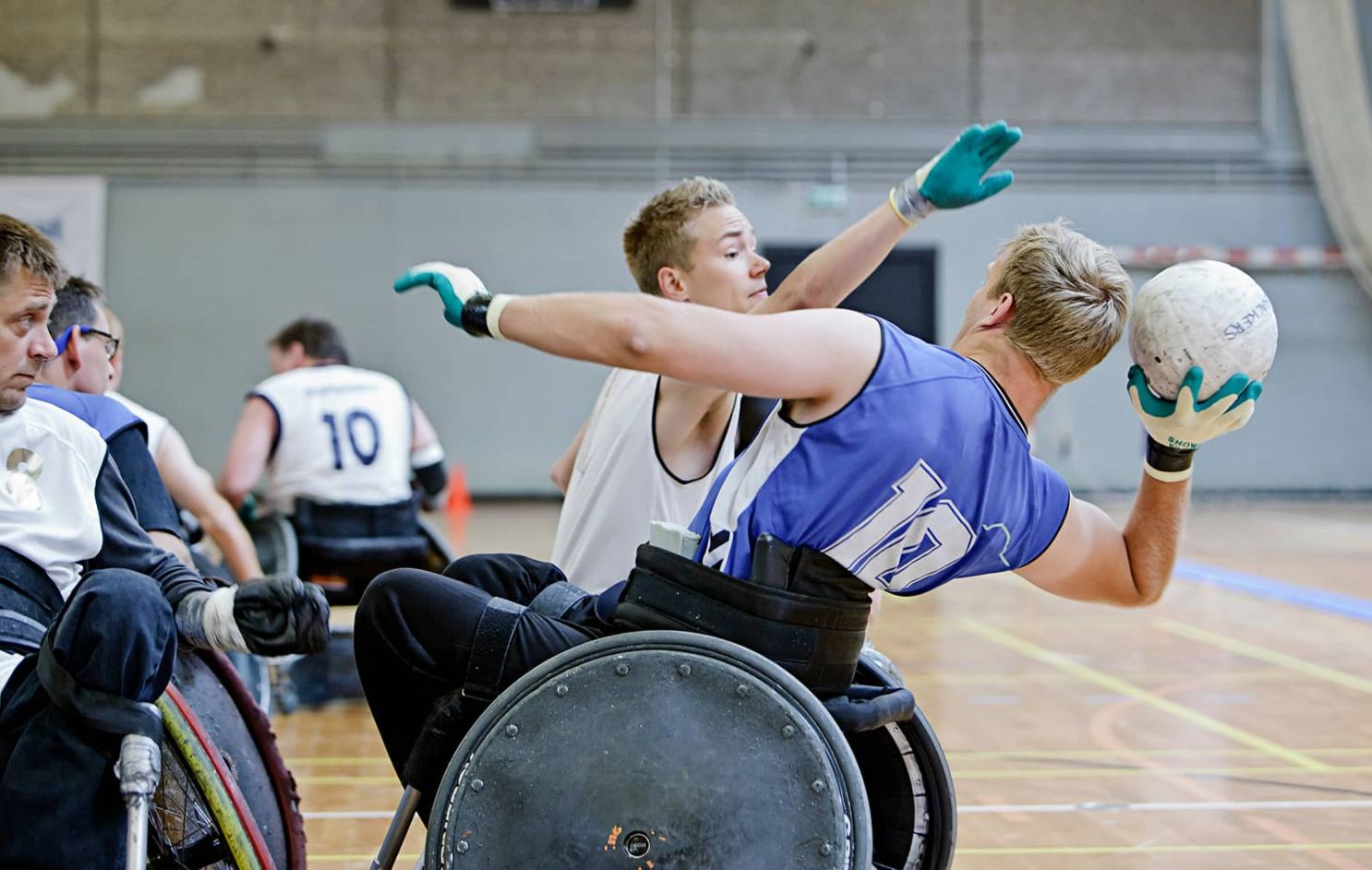 wheelchair basketball trying to block a shot